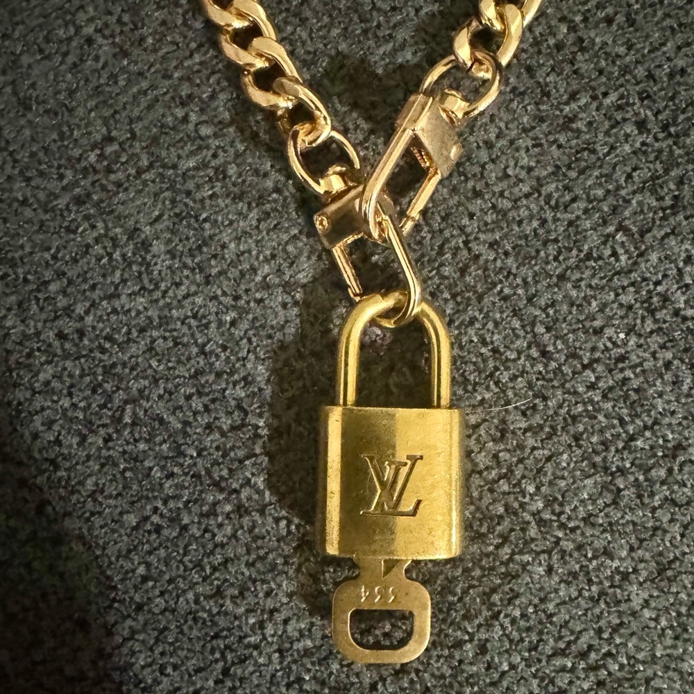 Louis Vuitton Lock & Key Gold #334/unbranded choker necklace/matching bracelet - Picture 4 of 5
